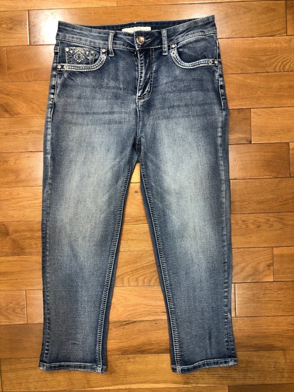 EST. 1946 Denim Size 6 Medium Wash Straight Leg Cropped Jeans Embroidered Boho